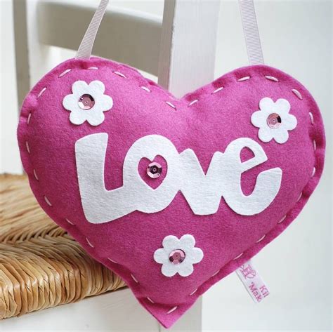 Felt Love Heart Sewing Kit: £10.99 | Fun valentine crafts, Craft kits ...