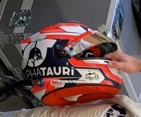 Helmet design of test driver Liam Lawson (AlphaTauri) from 2021 : r ...