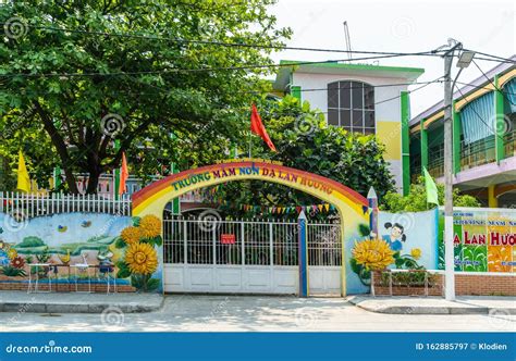 Entrance and Facade of Primary School in Da Nang Vietnam Editorial ...