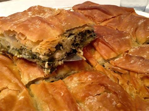 Spanakopita recipe with homemade phyllo (Authentic Greek spinach pie ...