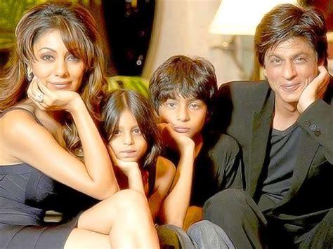 Shah Rukh Khan with his wife, Gauri and children Aryan and Suhana ...