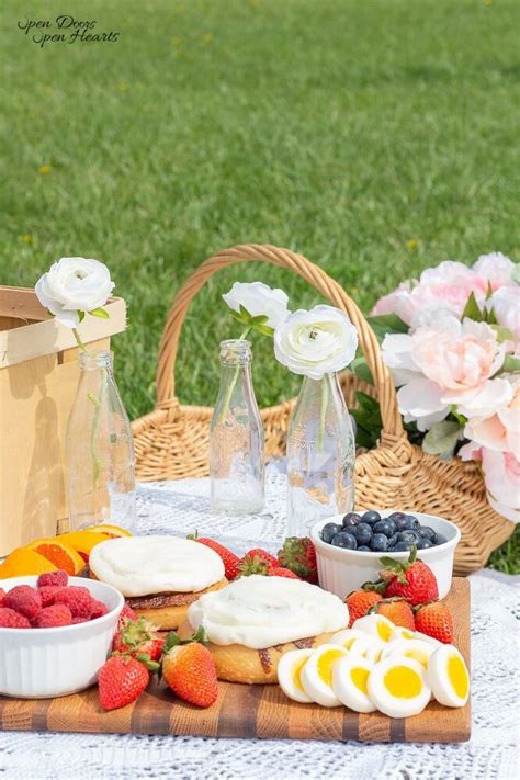 Mother’s Day Picnic Ideas | Beautiful & Inexpensive | Picnic, Mother’s day, Table setting ...