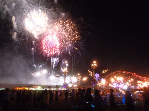 File:Electric Daisy Carnival 2011 - Fireworks.jpg - Wikipedia