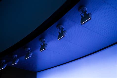 Curve light | A LED wall lighting installation provides slee… | Flickr