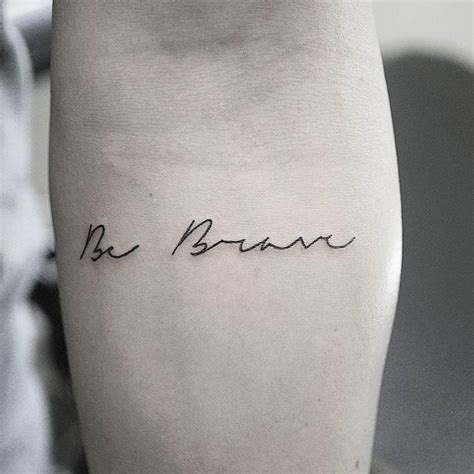 20 tatuajes de frases que querrás hacerte ahora mismo