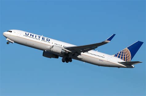 Boeing 767-300 United Airlines. Photos and description of the plane