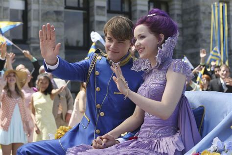 MITCHELL HOPE, DOVE CAMERON - MediaMedusa.com | Disney descendants ...