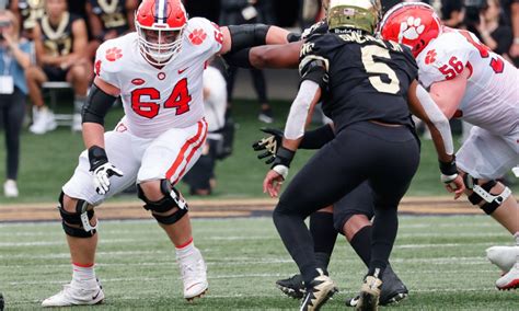 Clemson Football: Veteran OL announces plan to return to Clemson