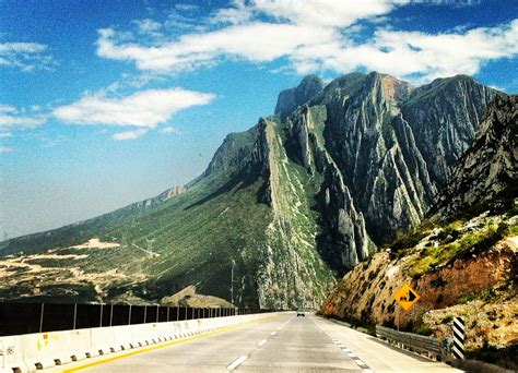 La Huasteca, Monterrey, Nuevo León, México Visto desde la Autopista de Salillo a Monterrey ...