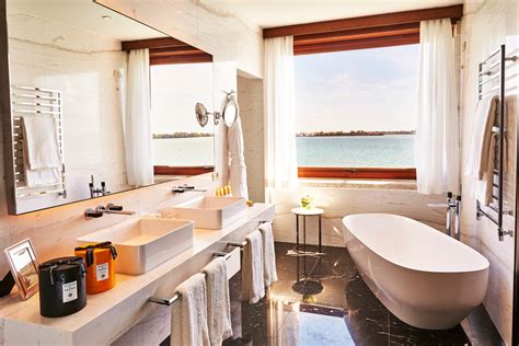 17 Beautiful Hotel Bathrooms Around The World | Architectural Digest