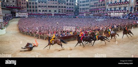 The Palio di Siena horse race on Piazza del Campo, Siena, Tuscany, Italy Stock Photo - Alamy