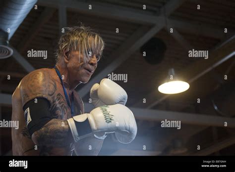 Mickey rourke boxing hi-res stock photography and images - Alamy