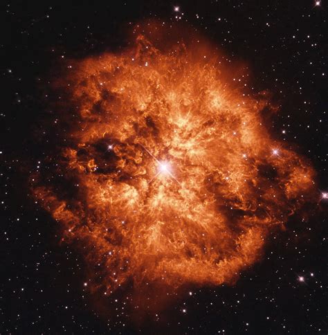 WR 124: Hubble revela a nebulosa produzida por uma estrela de Wolf ...