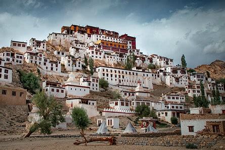 Monastery tour (Thiksey, Hemis, ...) • Leh-Ladakh Taxi Driver