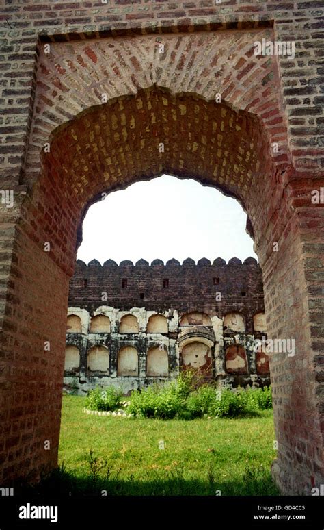 Arch gate of Akhnoor Fort Stock Photo - Alamy