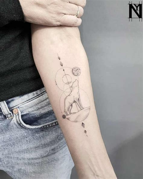 A delicate wolf design by Noam Yona | Wolf tattoos for women, Simple wolf tattoo, Tattoos