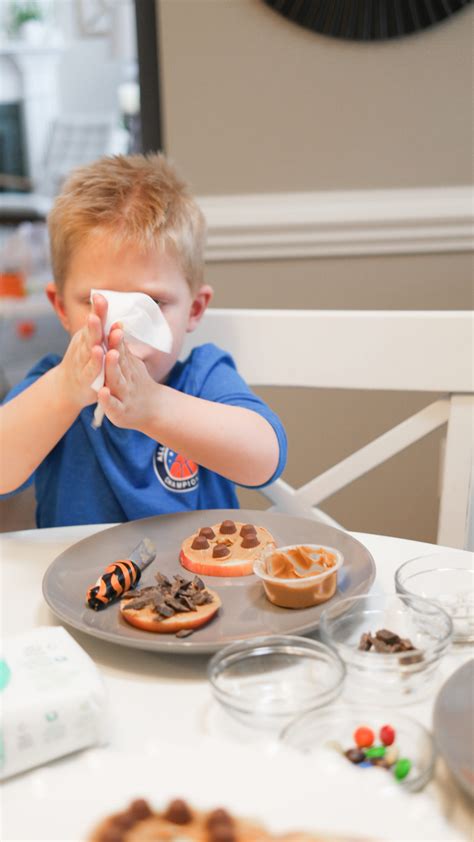 Apple “Cookies”, a fun, messy snack for kids - The Small Things Blog