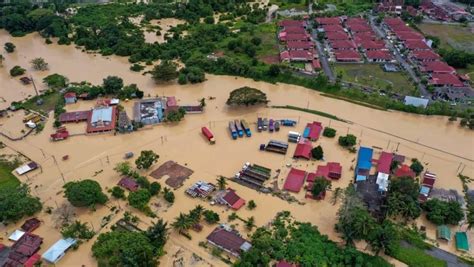 More people evacuated to relief centres as Malaysia floods continue - CNA