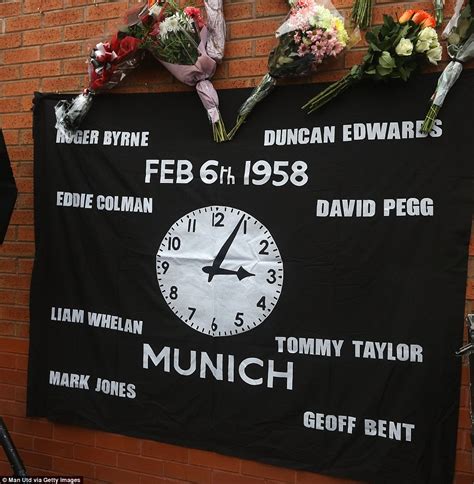 Manchester United marks Munich Air Disaster anniversary | Daily Mail Online