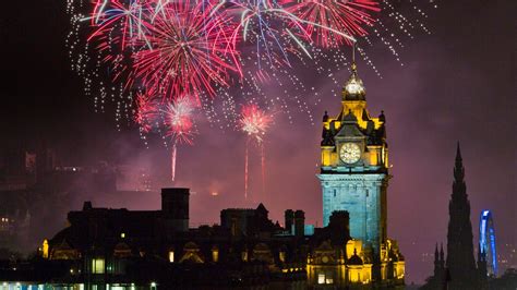 Fireworks above Edinburgh Castle during the city's festival season ...