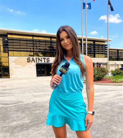 Aileen Hnatiuk dubbed 'hottest woman alive' as NFL reporter wows in ...