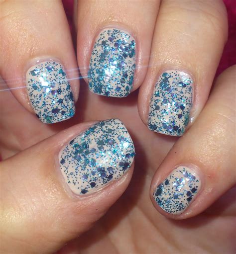 Wendy's Delights: Tmart Glitter Nail Polish - Ocean Blue