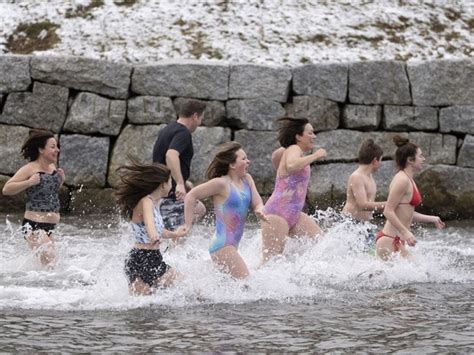 Canadians across country celebrate New Year’s Day with polar bear swim | Winnipeg Sun