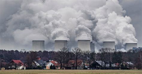 Germany Lays Out a Path to Quit Coal by 2038 - The New York Times