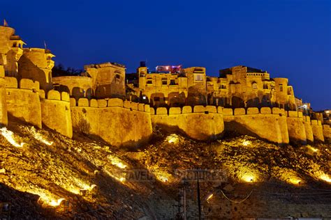 travel4pictures | Jaisalmer, city wall | night shot of illuminated city wal of Jaisalmer