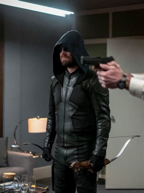 Green Arrow - Arrow Season 8 Episode 6 - TV Fanatic