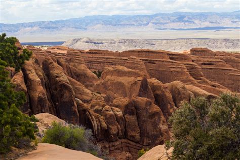 How arches are born - Devil's Garden, Arches Nat'l Park, Utah [3110x2073] [OC] : r/EarthPorn