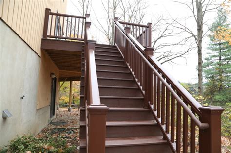 Deck stairs with graspable handrail - Traditional - Deck - New York - by Renew Remodeling LLC