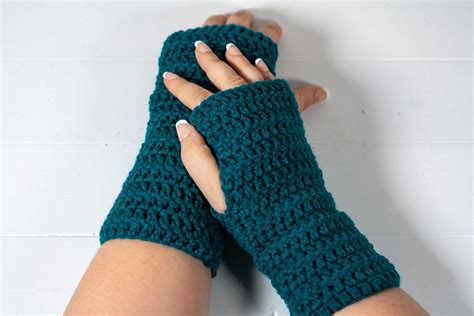 Beginner Crochet Fingerless Mitts Pattern - Winding Road Crochet