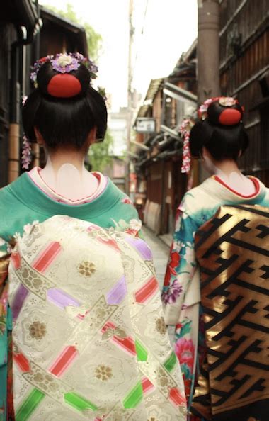 Delve into Kyoto's Geisha Districts on a Guided Walking Tour - Trip To Japan