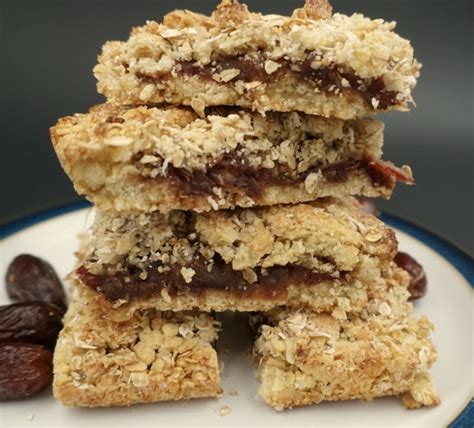 Date and oat slices recipe - Veggie Ideas