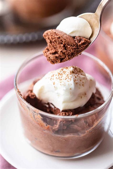 Easy Chocolate Mousse Recipe: So airy & light, with a rich, deep chocolate flavor. Whips up in ...