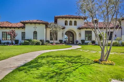 Britney Spears Is Selling Her Spanish-Style Villa for $9 Million Photos ...