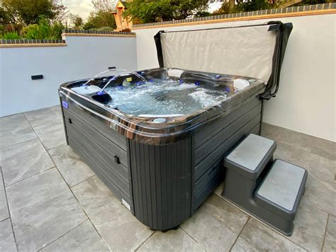 Wellis Taurus Spa Photo Gallery | Wellis® Hot Tubs USA