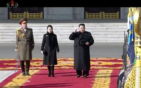 With military parade, Kim Jong Un thumbs nose at US | WSYX