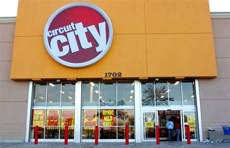 Circuit City plans comeback with smaller stores, relaunched website