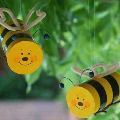 DIY Bee Craft | Bee crafts, Crafts, Flower diy crafts