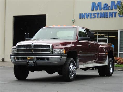 2002 Dodge Ram 3500 DUALLY / 4X4 / 5.9 CUMMINS DIESEL / 6-SPEED MANUAL