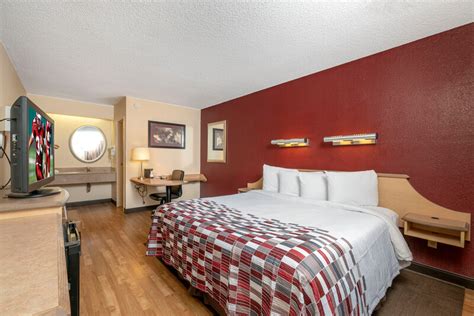 Red Roof Inn | Cheap Pet Friendly Hotel In New London, CT 06320