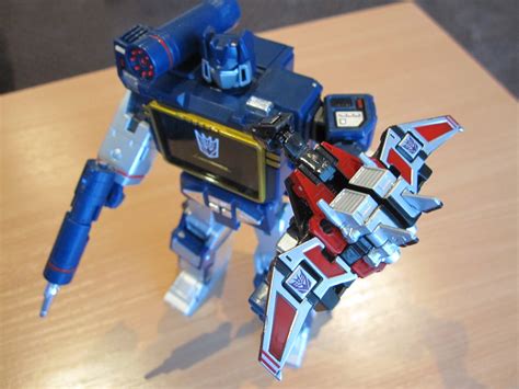 Kool Kollectibles: MP-13 Soundwave & Laserbeak quick review