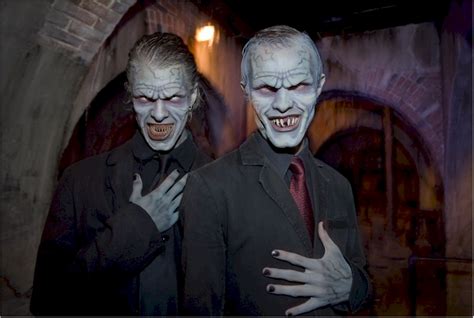 Learn how scare and develop a character for professional haunted house acting | Haunted Houses ...