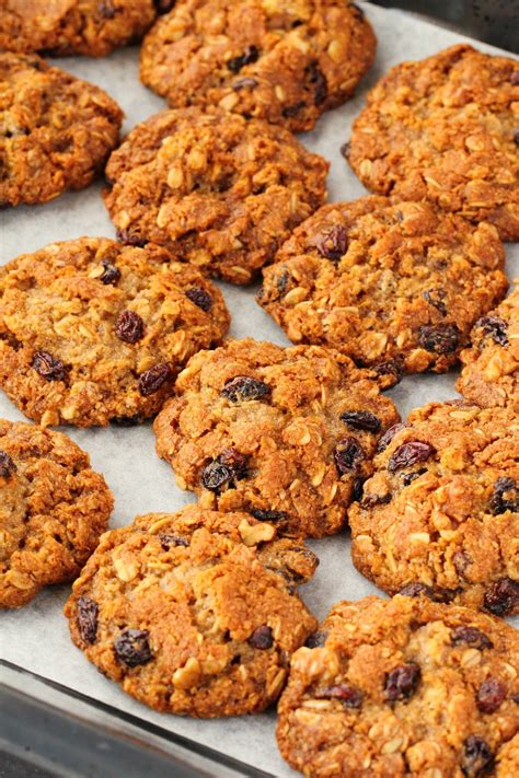 Vegan oatmeal raisin cookies that are crisp on the outside, soft and chewy on the insid… | Vegan ...