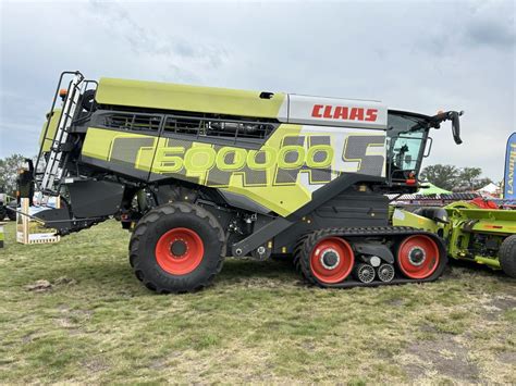 CLAAS LEXION 8900 Combine Specs | AgDealer.com