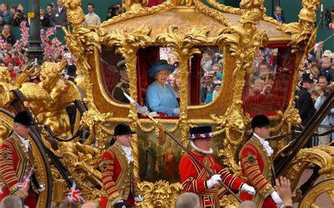 Thousands gather to salute UK's Queen Elizabeth on Platinum Jubilee ...