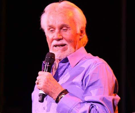 Kenny Rogers Biography - Facts, Childhood, Family Life & Achievements