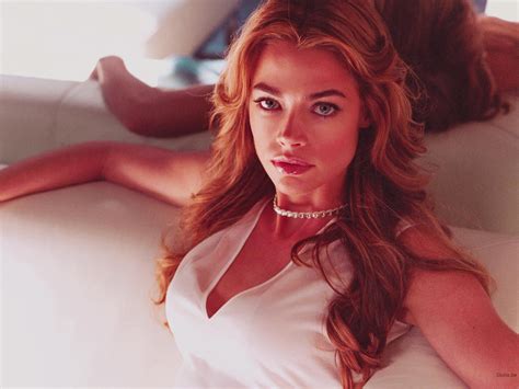 Download Celebrity Denise Richards Wallpaper